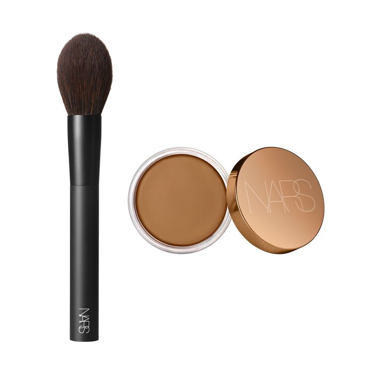 The Bronzer & Brush Bundle Display zoomed image number 1: The Bronzer & Brush Bundle,