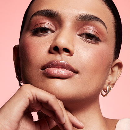 NARS QUEL EST VOTRE STYLE DE MAQUILLAGE? Inspiration beauté, spécialement pour vous. COMMENCEZ MAINTENANT