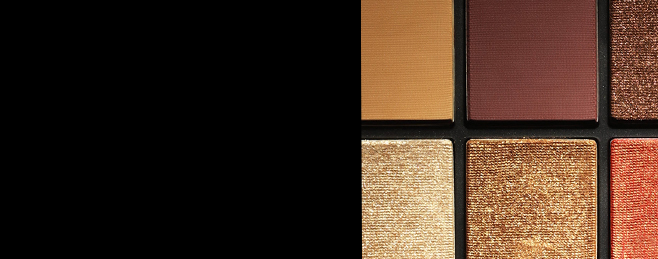 Yeux : intensifiez les yeux avec des essentiels, soit le ligneur, ombre à paupière veloutée, mascara à volume intense et plus